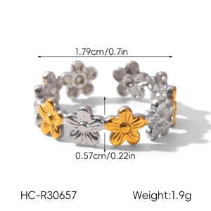 Detailed view of bicolor daisy flower ring with dimensions and weight measurements