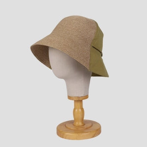 Cappello da sole in lino e paglia a tesa larga per protezione UV e moda estiva chic