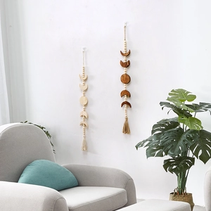 Decorazione da parete nordica con fasi lunari in legno, perle e nappe di cotone
