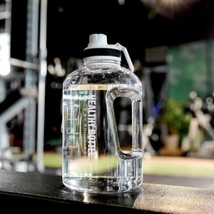 Detail of time markers and motivational quotes on the gradient sports water bottle