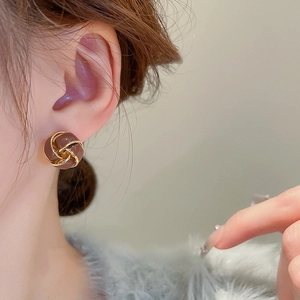 Vintage gold-plated twisted sphere earrings for women with brown resin and metal detail