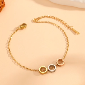Bracciale con anelli a ingranaggio a tre colori in oro, argento e oro rosa lucido