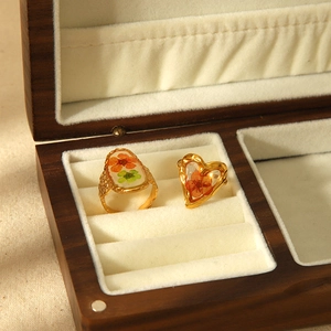 18K gold plated stainless steel rings with preserved heart and rectangle flower motifs