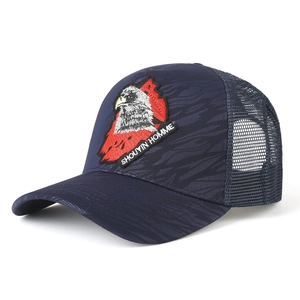 Gorra trucker azul marino de malla transpirable con parche de águila bordado para hombres y mujeres