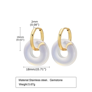 Spécifications détaillées de taille pour boucles d'oreilles dorées avec pierre violette