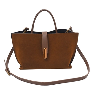 Sac fourre-tout rétro en daim marron foncé avec poignées en cuir contrastantes