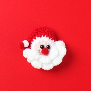 Figurine Père Noël en crochet faite main avec du fil de laine rouge et blanc de qualité