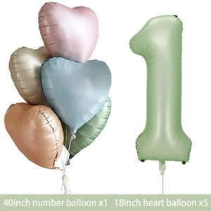 Détail du ballon chiffre 1 vert olive 40 pouces avec cinq ballons coeur 18 pouces