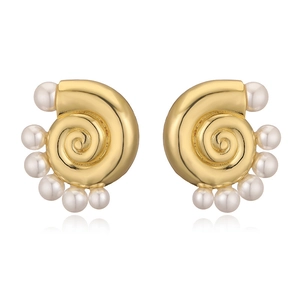 18K gold plated seashell earrings with white pearls for a bohemian beach style