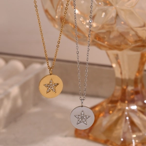 Colliers avec pendentif étoile en acier inoxydable plaqué or 18 carats et cristaux