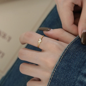 Minimalist S925 sterling silver heart ring with micro zircon in a golden finish