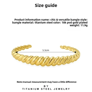 Detailed size guide of a twisted 18K gold plated stainless steel bangle with dimensions