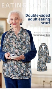 Détail du bavoir fleuri avec tissu imperméable double face pour les soins aux seniors