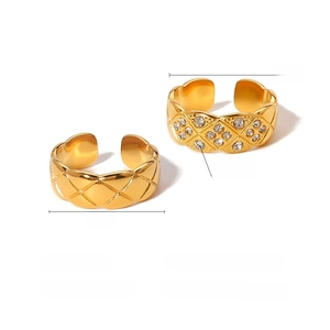 Set di anelli dorati stile vintage francese con motivo trapuntato e cristalli 14K PVD