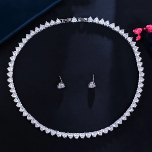 Sparkling heart-shaped zircon necklace and stud earrings set in silver-plated metal