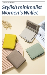 Detalle de carteras de cuero con grano de lichi, compartimentos múltiples y tarjeteros