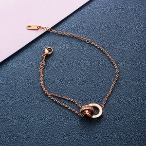 Bracelet élégant en acier titane or rose avec double anneau entrelacé et cristaux brillants