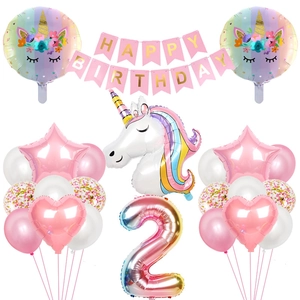 Détails du kit d'anniversaire licorne avec ballon arc-en-ciel chiffre 2 et bannière
