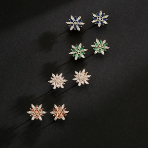 Set di quattro orecchini a stella in rame placcato oro 18K con zirconi cubici colorati