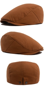 Détail du béret marron caramel avec boucle réglable et texture en sergé de coton