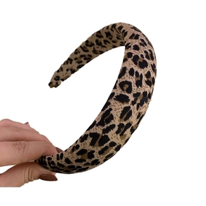 Padded leopard print headband featuring classic brown animal patterns for women