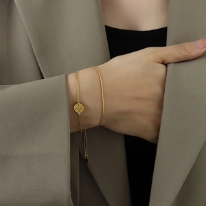 Dual-layer 18k gold plated stainless steel snake chain bracelet with round charm