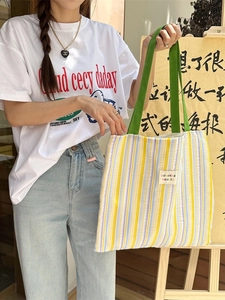 Borsa tote a righe colorate con manici verdi e design casual in stile college