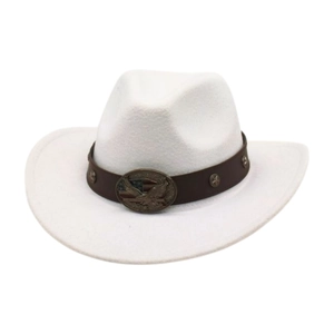 Dettaglio cappello cowboy bianco in feltro con fascia in pelle e decorazione aquila