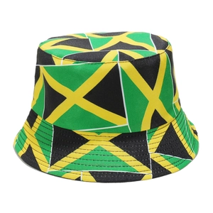Détail du chapeau bob aux couleurs de la Jamaïque avec motifs géométriques et coutures