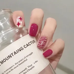 Glossy Short Round Head Press On Nails Berry Red Leopard Print Star Design Fashion Artificial False Nails For Women