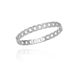 Macro shot of silver cutout chain link ring with mirror reflection on white background