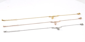 Détails des bracelets tulipe en acier inoxydable en finitions or, or rose et argent