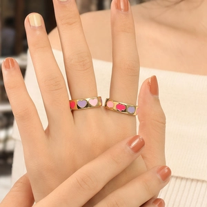 Retro gold-plated ring set with colorful enamel hearts in red and pink for women