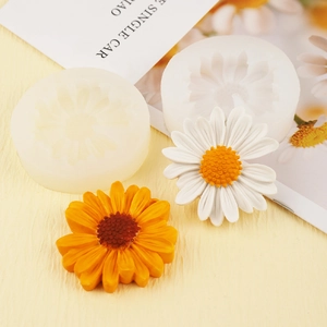 Daisy silicone mold for handmade aromatherapy car vent clips and resin crafts