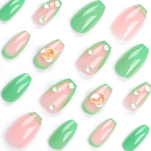 Französische mintgrüne und rosa Press-on-Nägel mit 3D-Herz-Strasssteinen in Sargform