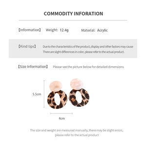 Detailed size chart for acrylic leopard print drop earrings showing 5.5cm by 4cm dimensions