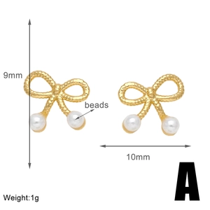 Détail des boucles d'oreilles nœud doré de 9mm x 10mm avec perles blanches et poids 1g