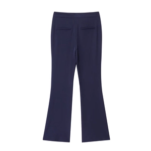 Vue arrière du pantalon évasé bleu marine avec détails de poches à plat