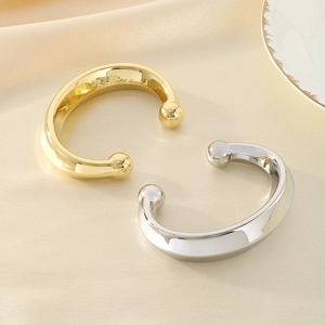 Bracelets ouverts en forme de C polis en or 18 carats et argent au design minimaliste