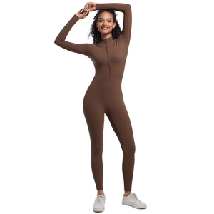 Combinaison de fitness marron à manches longues avec demi-zip en tissu hautement élastique