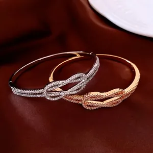 Bracelet jonc noué élégant plaqué or 18 carats avec pavé de zircons brillants