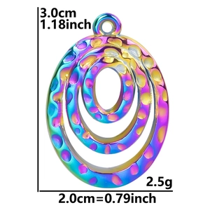 Dettaglio dimensioni del ciondolo ovale in acciaio inossidabile con finitura arcobaleno