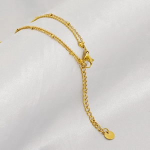 Goldene Edelstahlkette mit weißem Zirkon-Anhänger und praktischem Karabinerverschluss