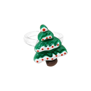 Ring in de vorm van een kerstboom met groene basis en sneeuwtextuur op wit