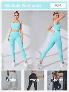 Ensemble de yoga bleu clair en maille côtelée avec legging taille haute et brassière