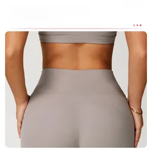 Detailansicht der High-Waist Yoga-Leggings mit geschwungenen Nähten für den Push-up-Effekt