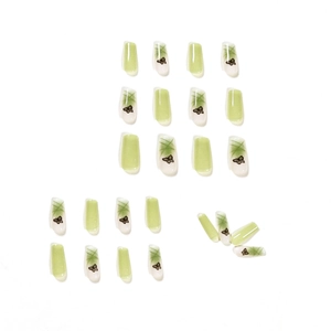 Set di unghie finte lunghe con farfalle verde matcha e sfumatura bianca stile francese