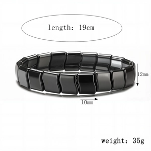 Vue détaillée du bracelet en hématite noire montrant la longueur de 19cm et les perles