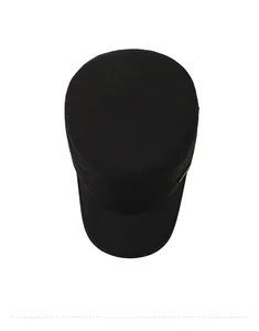 Vue de dessus d'une casquette militaire noire respirante en coton pour homme en été