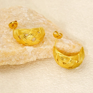 Golden woven twisted C-shaped earrings made of stainless steel on natural stone base